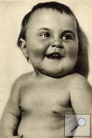 Здоровый ребенок. Фотография А.П. Штеренберга. Открытка первых лет Советской власти.